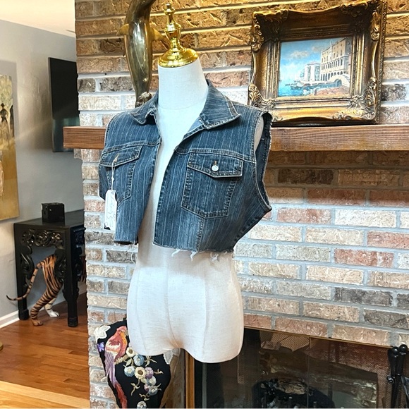 VTG Von Dutch Cropped Denim Vest Y2K 2000s Streetwear Logo Back Raw Hem Size M - Picture 2 of 7